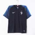 Maillot rétro domicile de la France 2018, Le 12 -ème Maillot, maillot de football avec design traditionnel bleu et rouge.