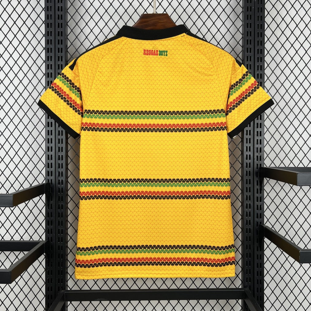 Maillot domicile 25/26 Jamaica Le 12 -ème Maillot, maillot de football aux couleurs de la Jamaïque, détails du design visible.