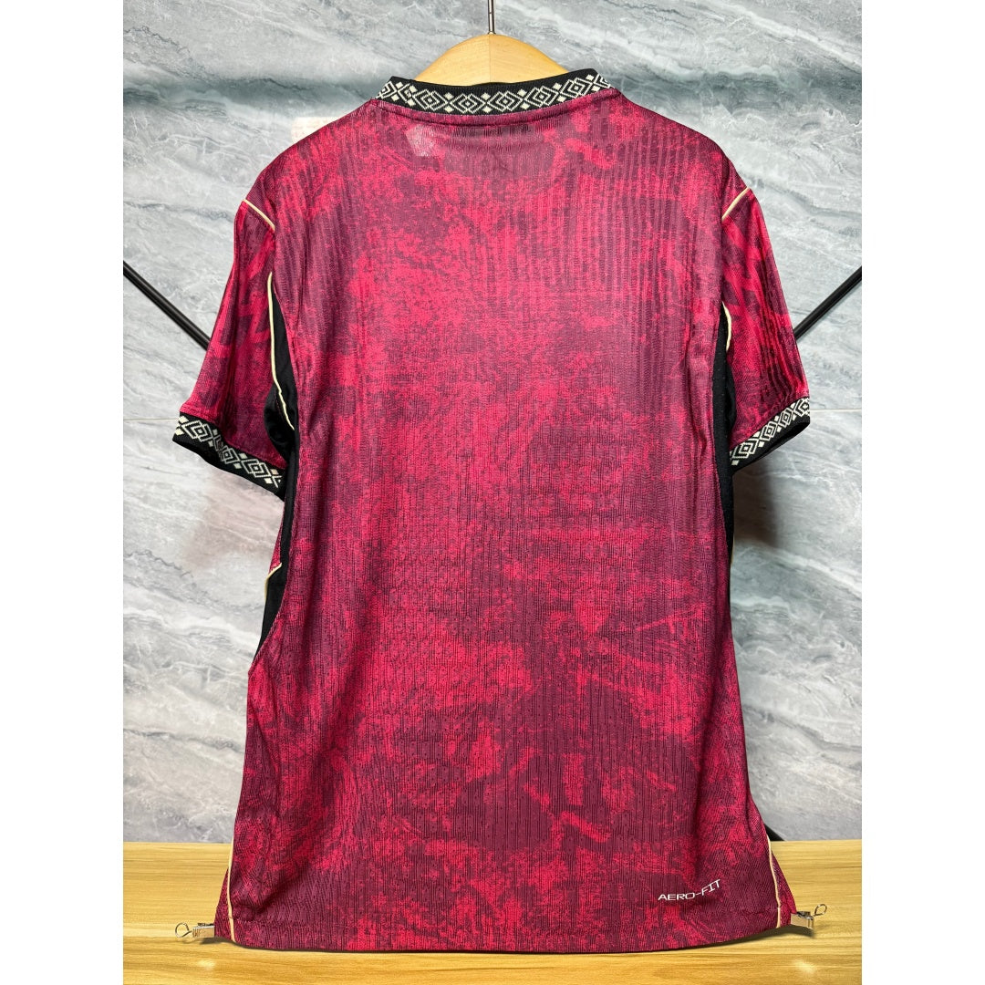 Maillot de football Brésil Le 12, taille 25/26, coloris rouge, design spécial joueur, pour jeunes fans.