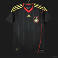 Maillot Allemagne rétro 2010 Le 12, uniforme de football avec logo et détails en bleu, blanc et noir, vue frontale.