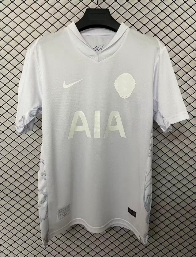 Maillot Tottenham 25/26 édition anniversaire 125 ans, maillot de football Le 12 -ème Maillot, détails du design et logo.