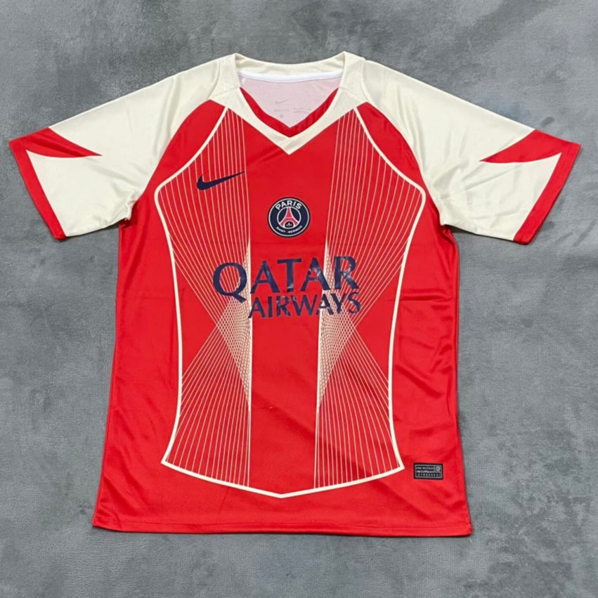 Maillot PSG 25/26 rouge Le 12 -ème Maillot, maillot de football avec logo PSG et détails rouges, vue de face.