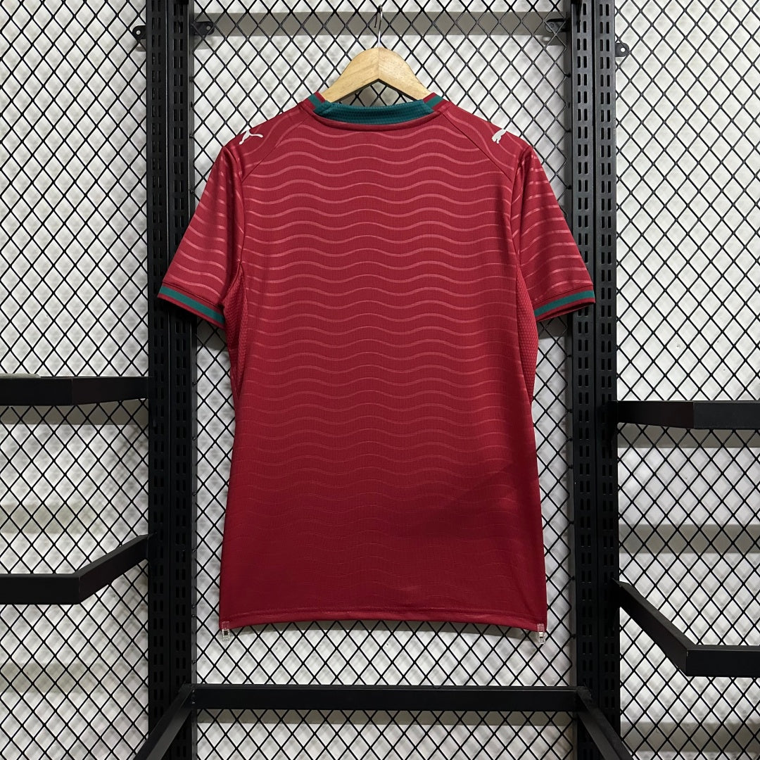 Maillot domicile Portugal 25/26 de Le 12 -ème Maillot, maillot de football avec logo et couleurs rouges et vertes.
