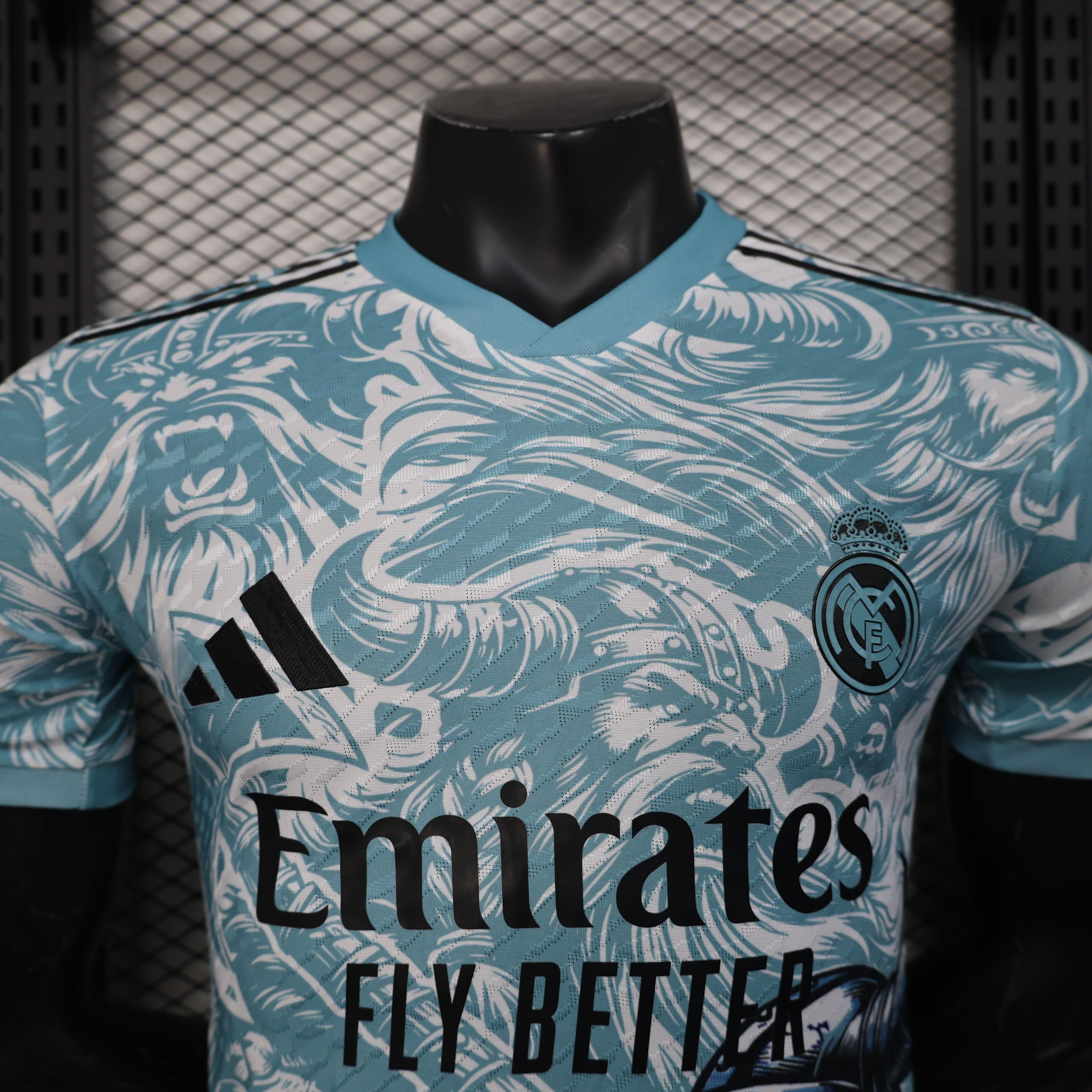 Maillot Réal Madrid concept 2025-2026 de la marque Le 12 -ème Maillot, vue de face avec logo et design moderne