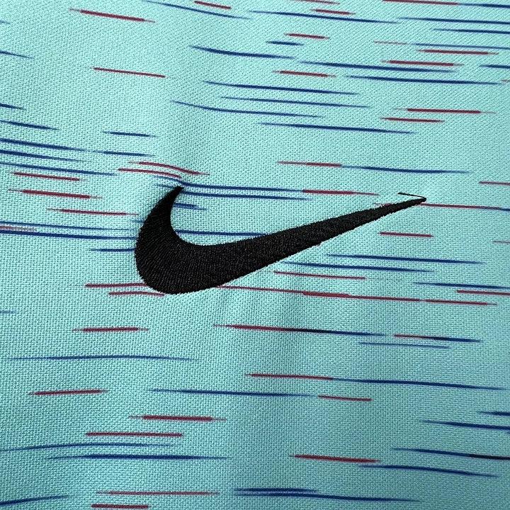 Maillot FC Barcelone 2023-2024 troisième, marque Le 12 -ème Maillot, vue de face avec logo et design distinctif.