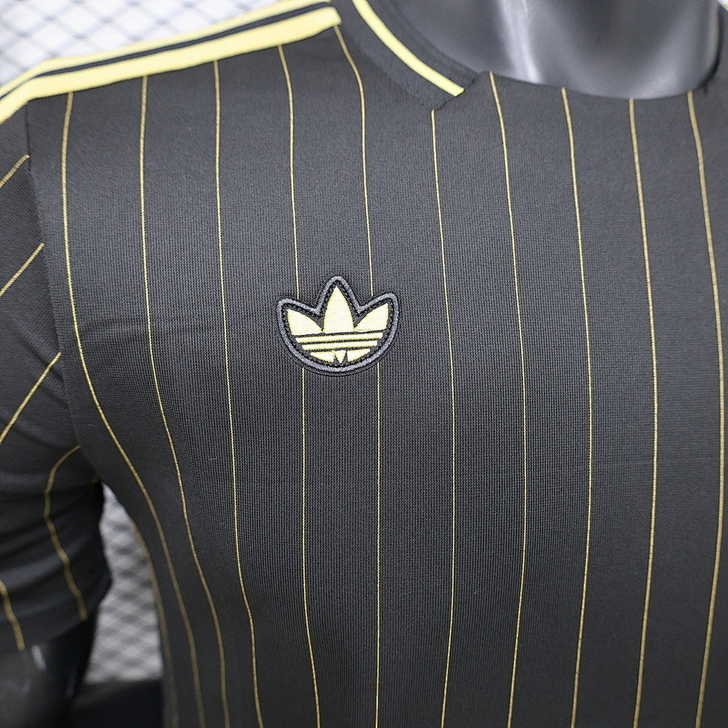 Maillot de football Mexique 2026 Le 12 -ème Maillot, jersey officiel avec logo du Mexique, détails du design bleu et blanc.