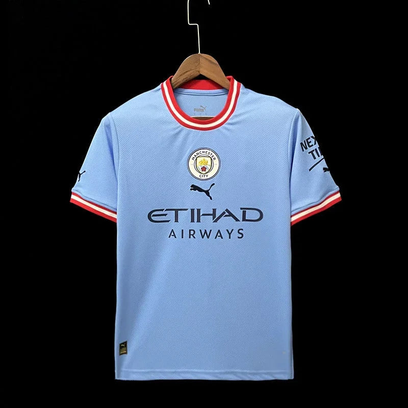 Maillot domicile Manchester City 2022/23 Le 12 -ème Maillot, maillot de football avec logo et design officiel.
