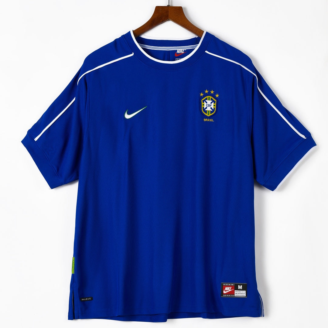 Maillot extérieur rétro du Brésil 1998, marque Le 12 -ème Maillot, avec design vintage et logo officiel visible dans l'image.