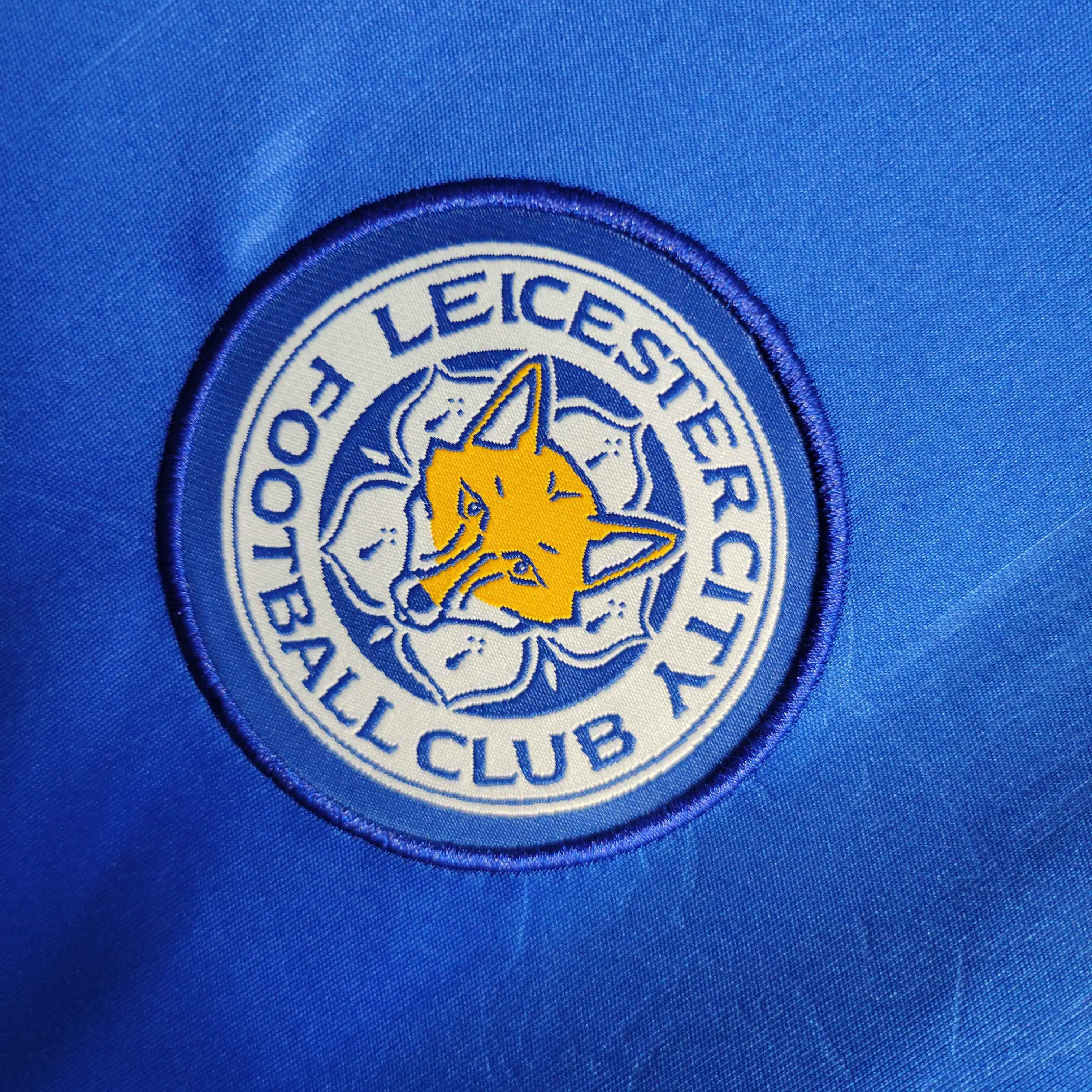 Maillot Leicester City 2023-24 Le 12 -ème Maillot, maillot de football avec logo et détails de l'équipe, vue de face.