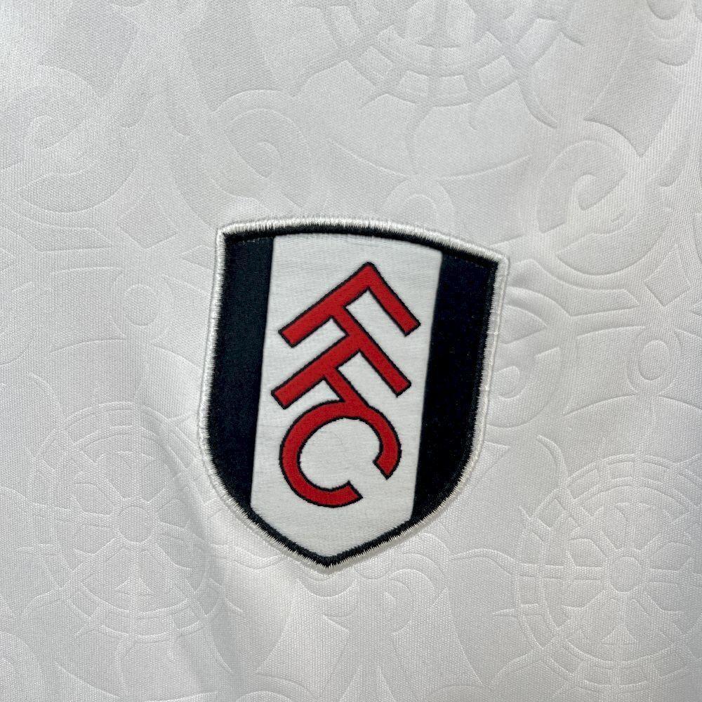 Maillot Fulham 2025-26 de la marque Le 12 -ème Maillot, vue front avec logo et détails du maillot de football.