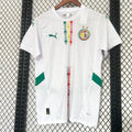 Maillot blanc Sénégal 24/25, modèle spécial, fabriqué par Le 12 -ème Maillot, vue de face avec logo et détails.