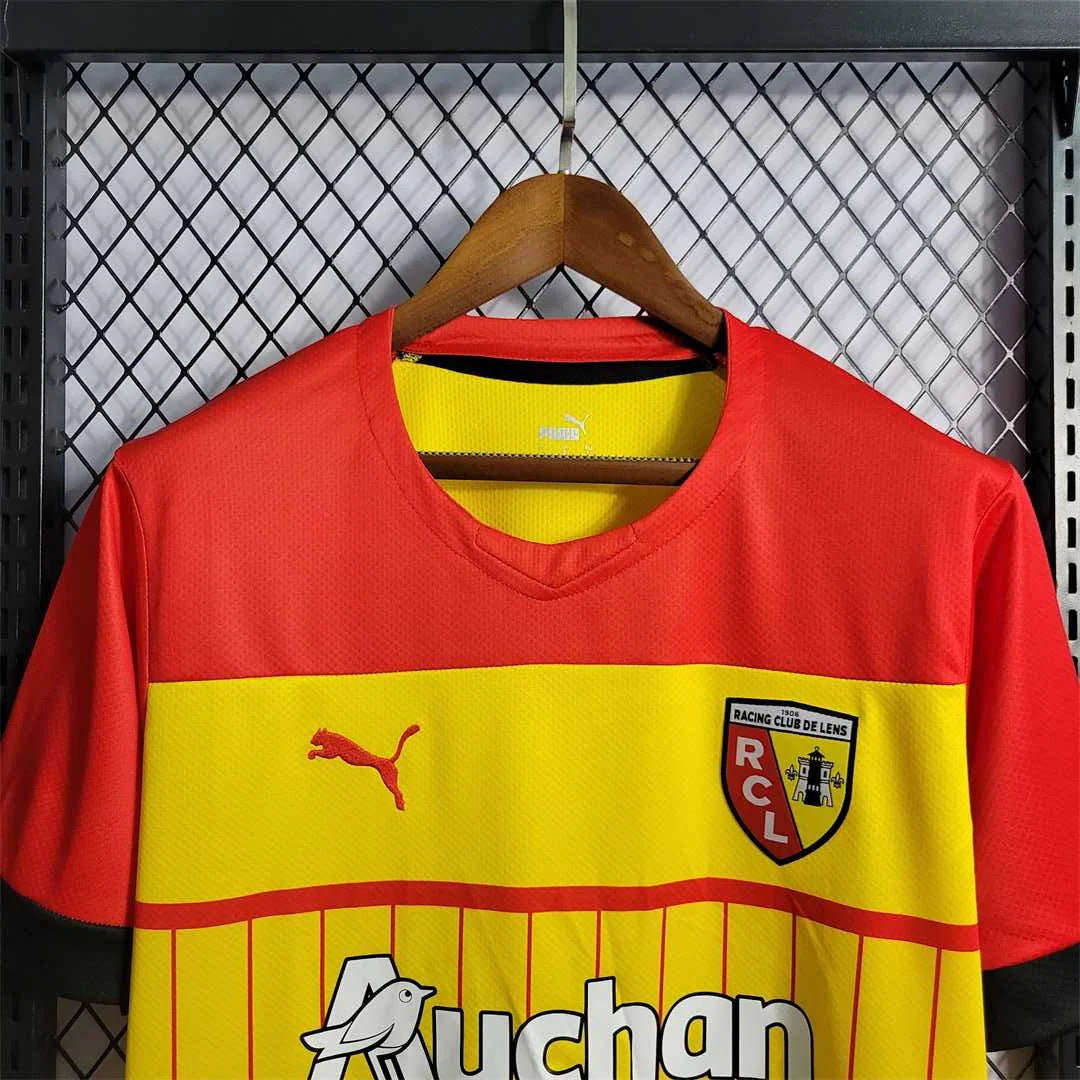 Maillot Lens 2022-23 de Le 12 -ème Maillot, maillot de football avec logo et design officiel, vue de face.