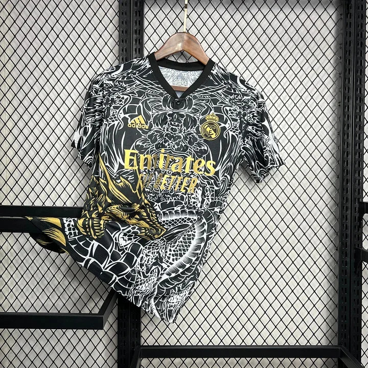 Maillot de football Real Madrid 2024-2025, marque Le 12-ème Maillot, vue du devant avec logo et design du maillot.