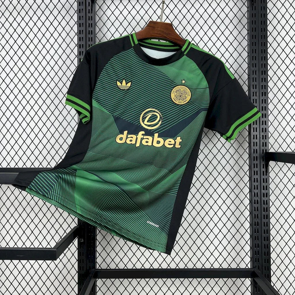 Maillot Celtic concept 2025-26 de Le 12 -ème Maillot, vue front avec design moderne et couleurs vertes et blanches.