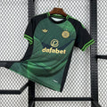 Maillot Celtic concept 2025-26 de Le 12 -ème Maillot, vue front avec design moderne et couleurs vertes et blanches.