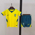 Ensemble enfant Brésil domicile Le 12 -ème Maillot, maillot de football junior avec logo et coloris vert et jaune.