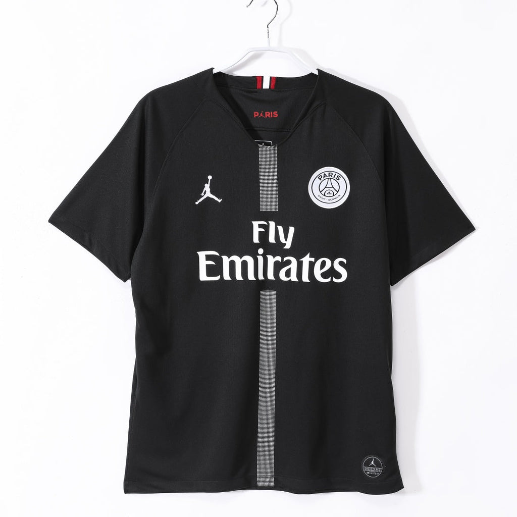 Maillot domicile rétro PSG 2018-2019 Le 12 -ème Maillot, maillot de football avec logo du PSG et design classique.