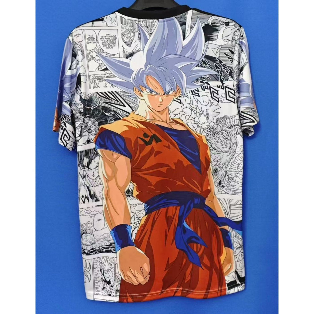 Maillot pour enfants 25/26 ans de la marque Le 12 -ème Maillot, design inspiré de l'anime japonais, coloré et détaillé.