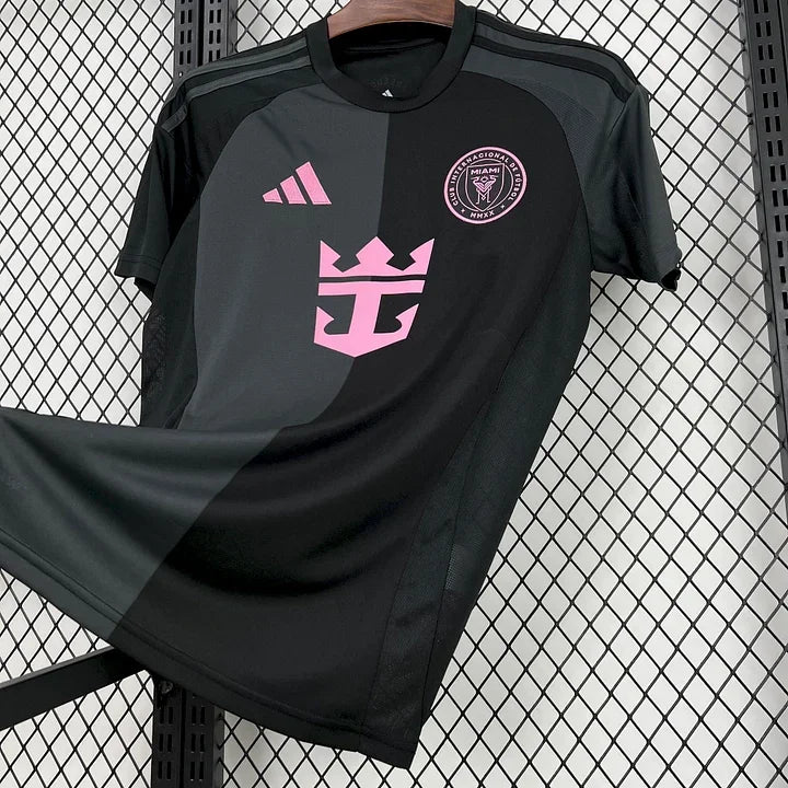 Maillot de football noir Inter Miami 2025-2026 de la marque Le 12 -ème Maillot, vue de face avec logo et détails du maillot