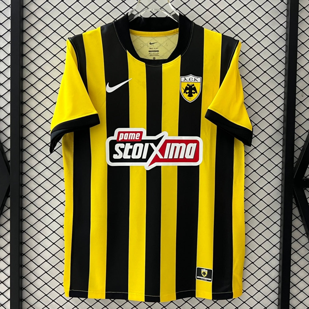 Maillot domicile AEK Athens 25/26 Le 12 -ème Maillot, maillot de football bleu avec logo de l'équipe et détails blancs.