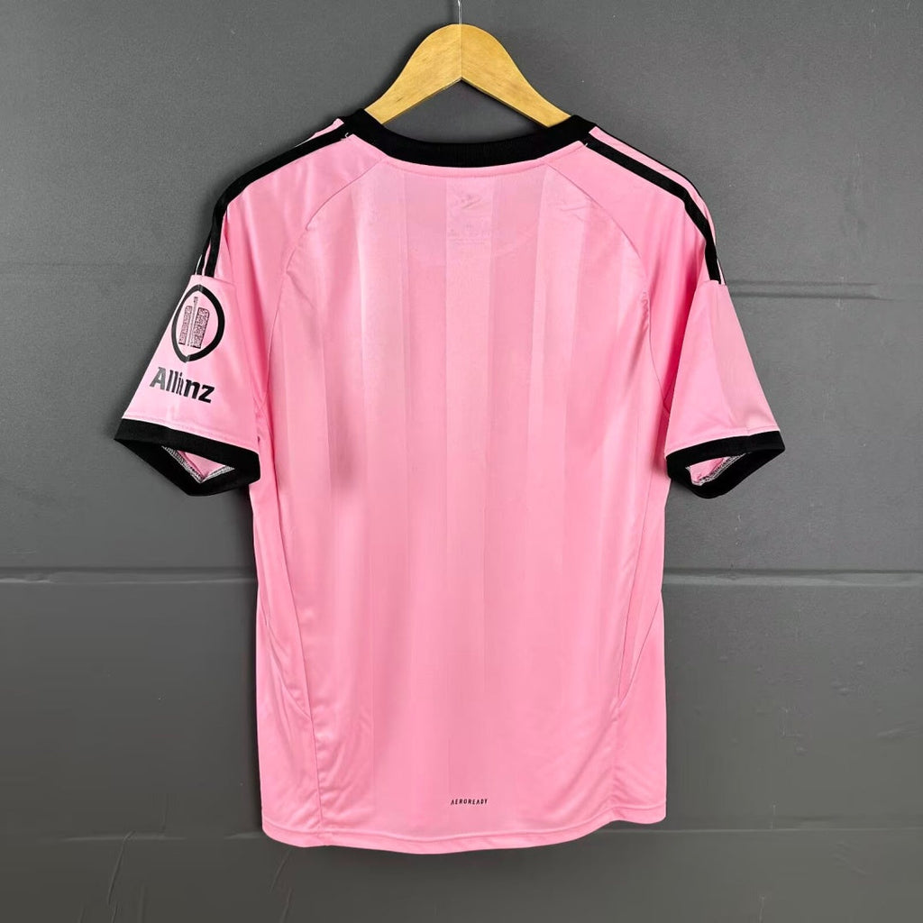 Maillot de gardien Bayern Munich 25/26, marque Le 12 -ème Maillot, en bleu avec logo du club et détails de sport.