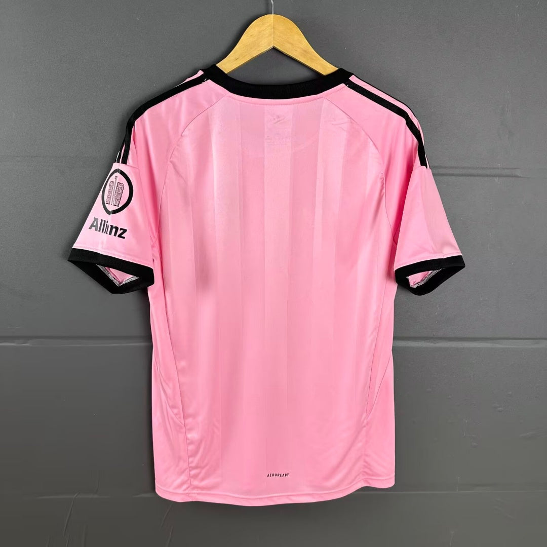 Maillot de gardien Bayern Munich 25/26, marque Le 12 -ème Maillot, en bleu avec logo du club et détails de sport.