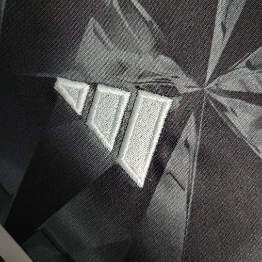 Maillot Ajax saison 2023-2024 troisième édition noir, marque Le 12 -ème Maillot, vue de face avec logo et détails du design