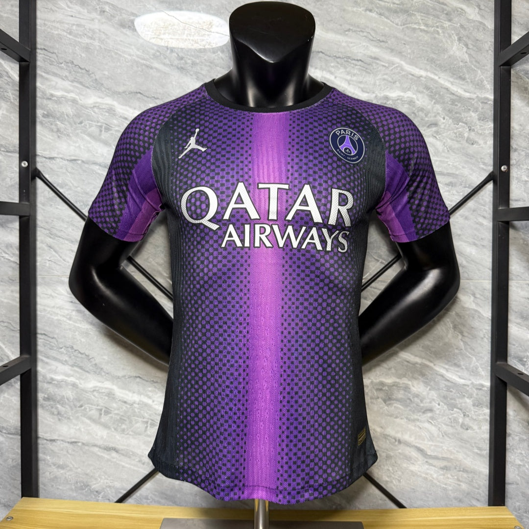 Maillot PSG 25/26 pour joueur Le 12 -ème Maillot, violet, taille C, détail du logo et design du maillot.