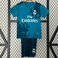 Maillot enfant Real Madrid 2017-2018 troisième rétro, par Le 12-ème Maillot, avec logo et design classique.