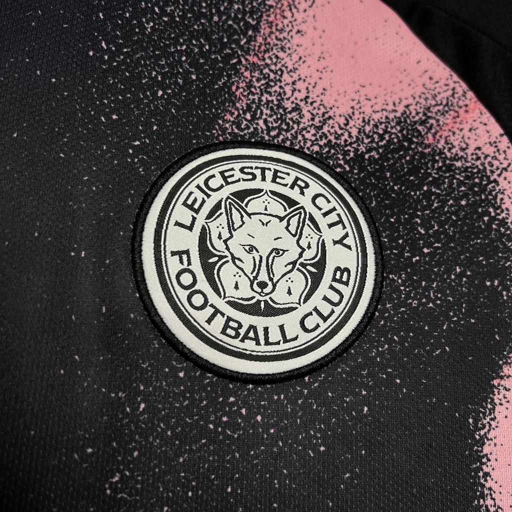 Maillot Leicester City 2024-25 par Le 12 -ème Maillot, jersey de football avec logo et détails de l'équipe.