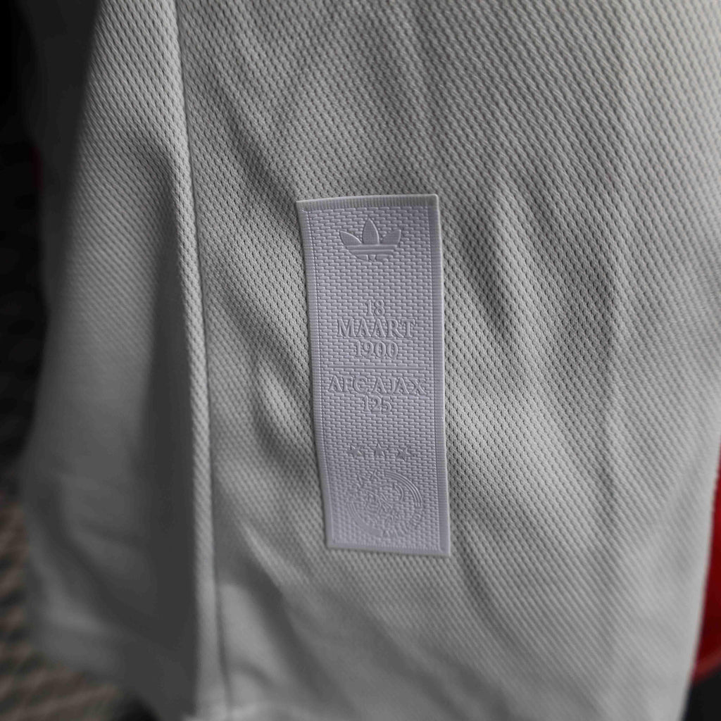 Maillot de football Ajax concept 2025-26 de Le 12 -ème Maillot, devant avec design moderne et logo Ajax visible.