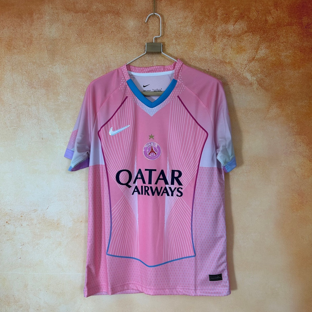 Maillot rose PSG 25/26 Le 12 -ème Maillot, maillot de football avec logo du Paris Saint-Germain, détails en rose vif