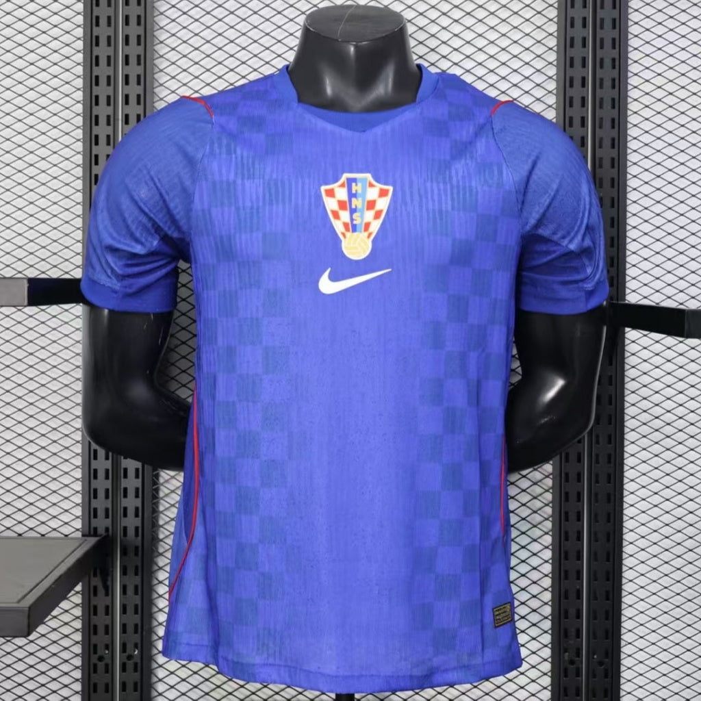 Maillot extérieur pour joueur de football Croatie 25/26, marque Le 12 -ème Maillot, vue rapprochée du maillot avec logo et détails.