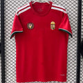 Maillot domicile 25/26 de la Hongrie, marque Le 12 -ème Maillot, vue front avec logo et détails du maillot de football
