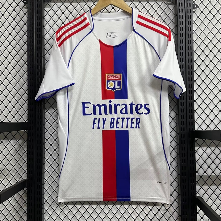 Maillot domicile Lyon 25/26 Le 12 -ème Maillot, maillot de football blanc avec logo et détails lyonnais.