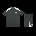Ensemble Chelsea de Le 12 -ème Maillot, tenue de football bleue avec détails blancs, vue de face.