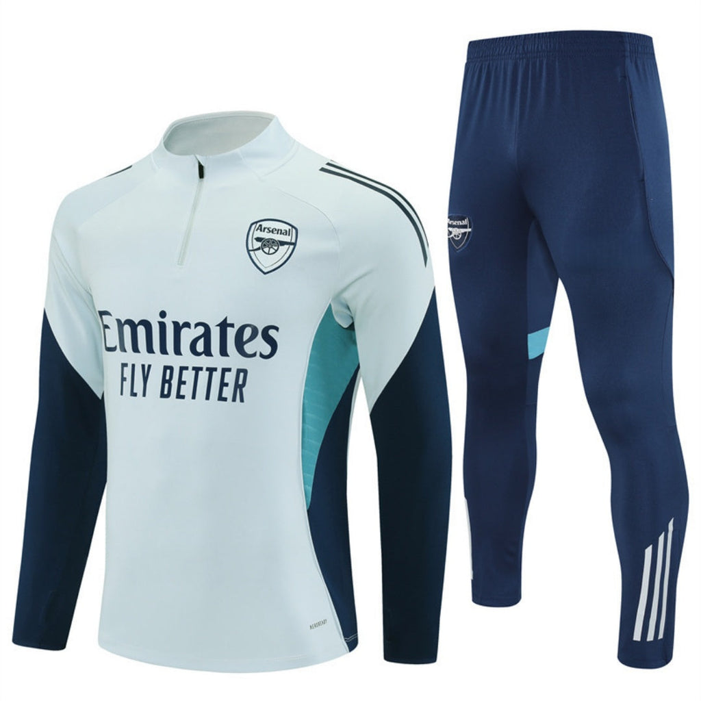 Ensemble Arsenal bleu 25/26 de la marque Le 12 -ème Maillot, maillot de football pour enfants, vue frontale.