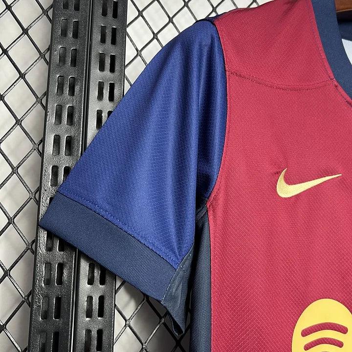 Maillot FC Barcelone 2024/25 Le 12 -ème Maillot, maillot de football bleu avec le logo du club.
