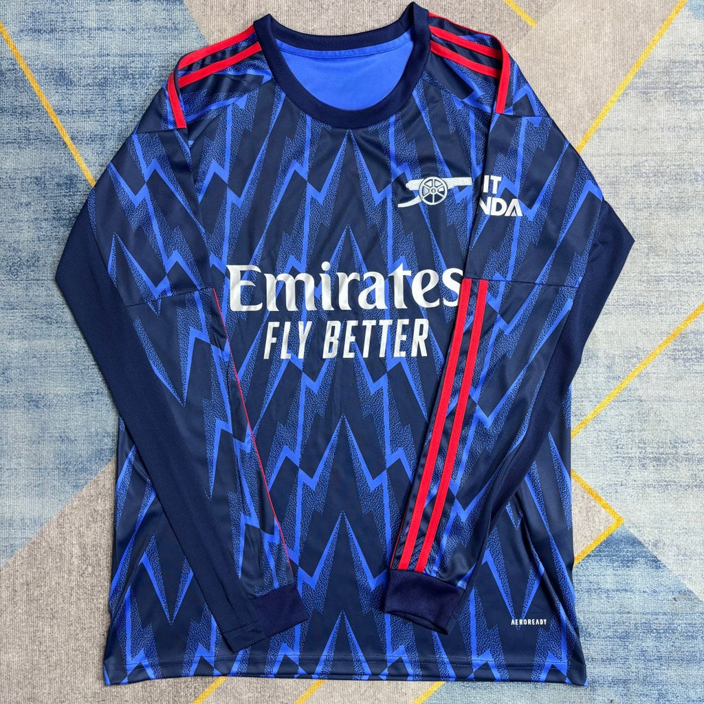 Maillot extérieur à manches longues Arsenal 25/26 de la marque Le 12 -ème Maillot, détails du design et logo de l'équipe.
