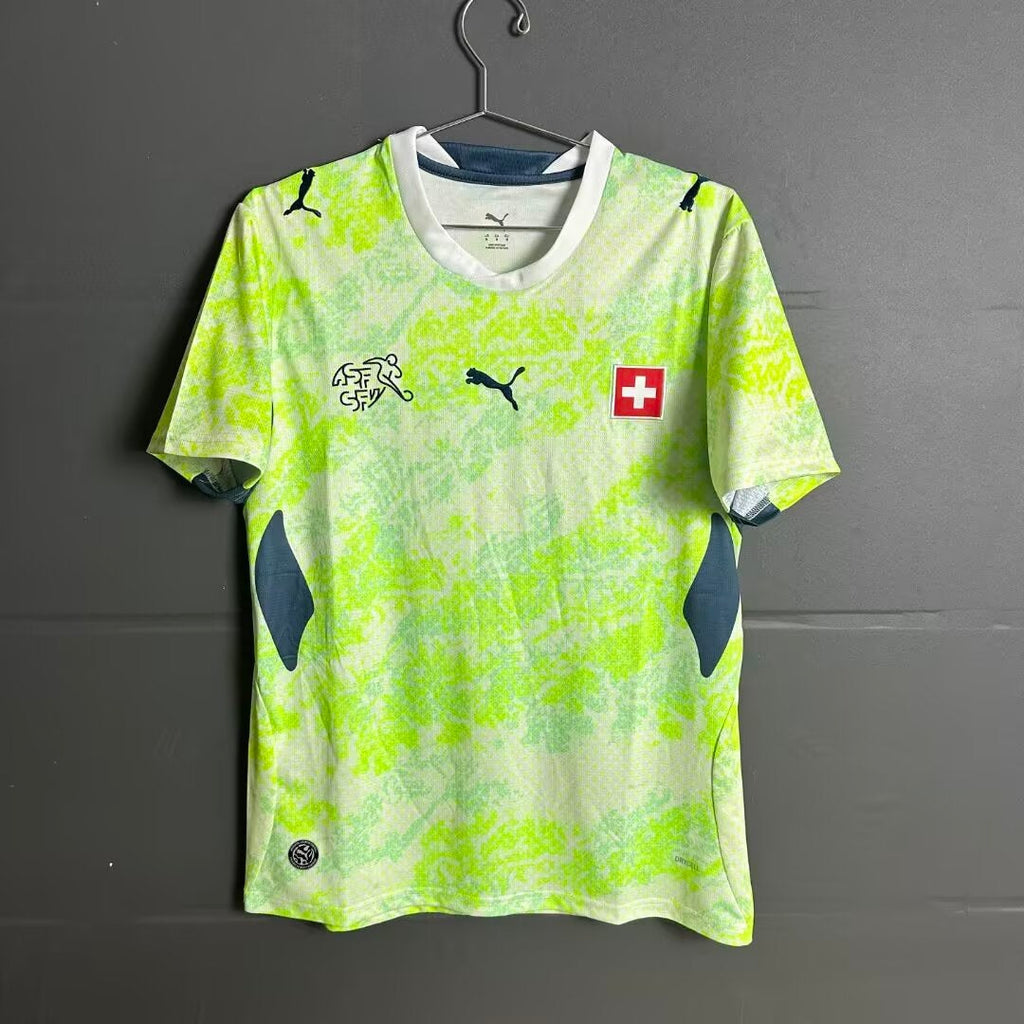 Maillot de football Suisse troisième 25/26 Le 12 –ème Maillot, maillot orange avec logo de la Suisse, vue de face
