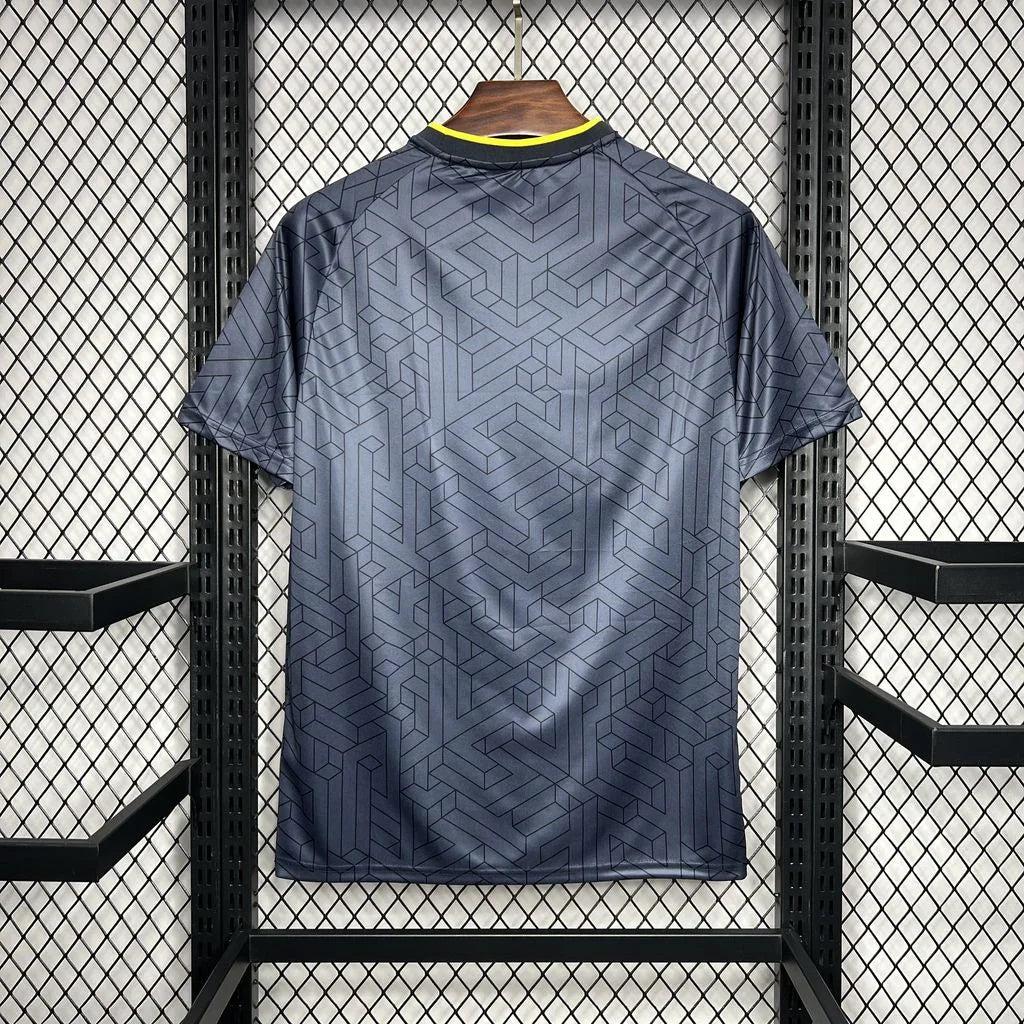 Maillot extérieur Everton 2024-25 Le 12 -ème Maillot, maillot de football avec logo de l Everton sur fond blanc et bleu.