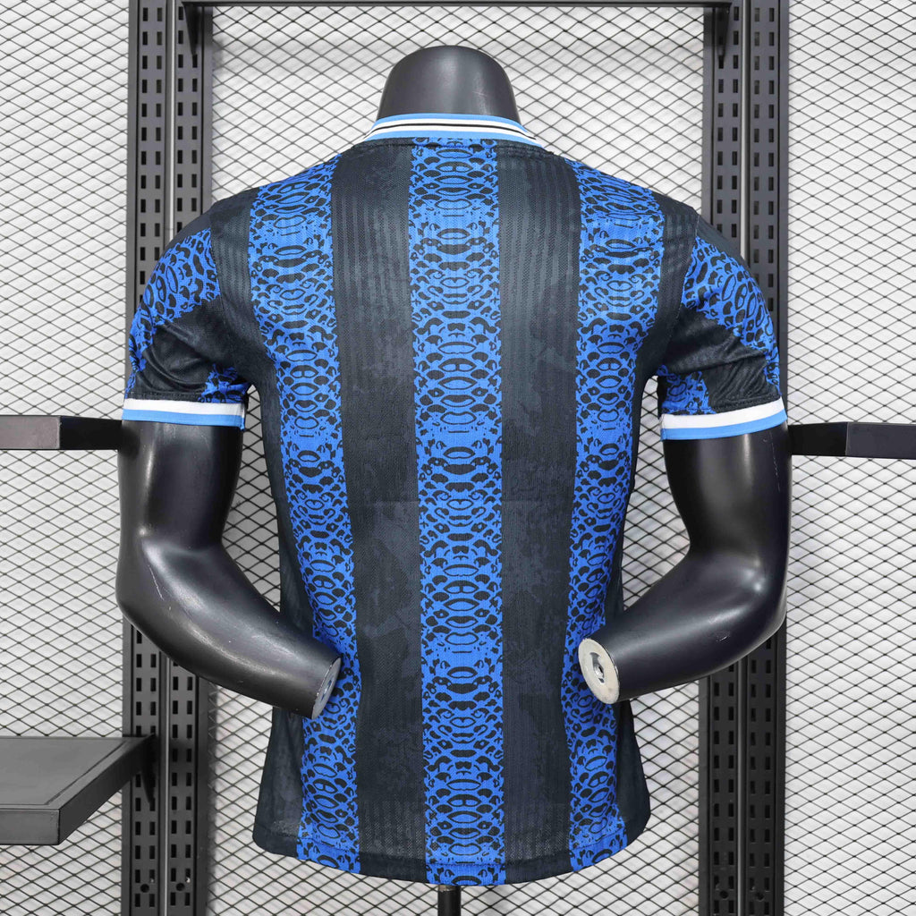 Maillot concept Inter Milan 2025-26 de la marque Le 12 -ème Maillot, vue de face avec logo et détails du design.