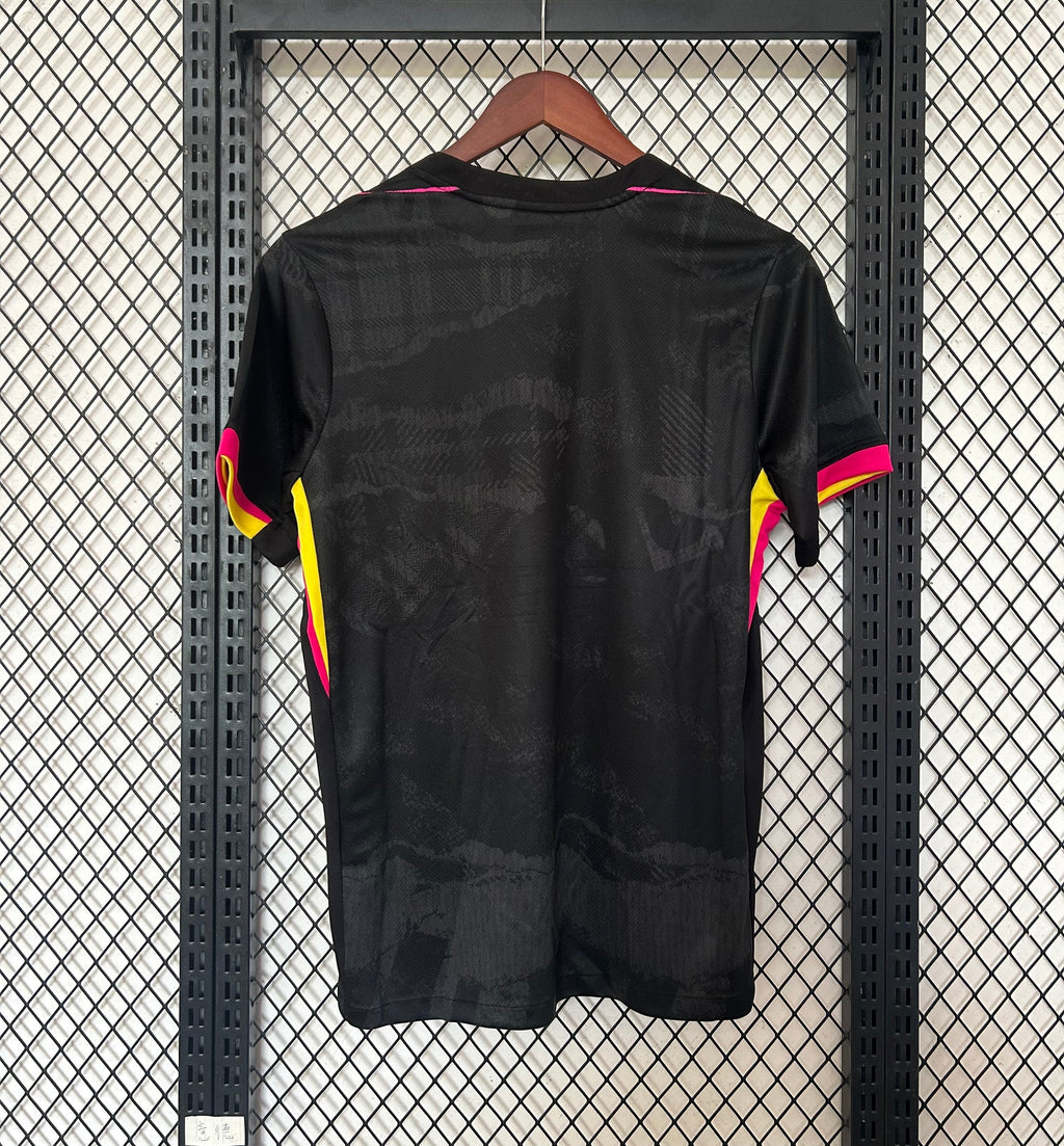 Maillot de football Chelsea 2024/2025 noir, jersey officiel de l'équipe, avec logo Le 12 -ème Maillot visible sur le devant.