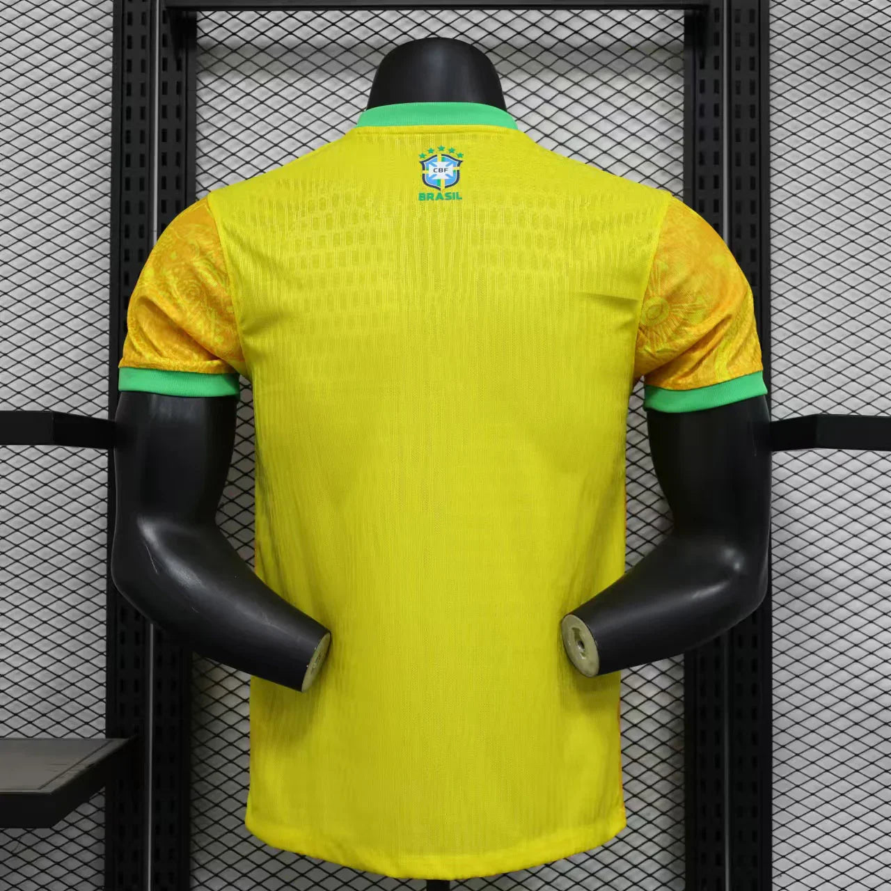 Maillot 2024 Brazil Le 12 -ème Maillot, maillot de football bleu avec logo brésilien et détails sportifs visibles.