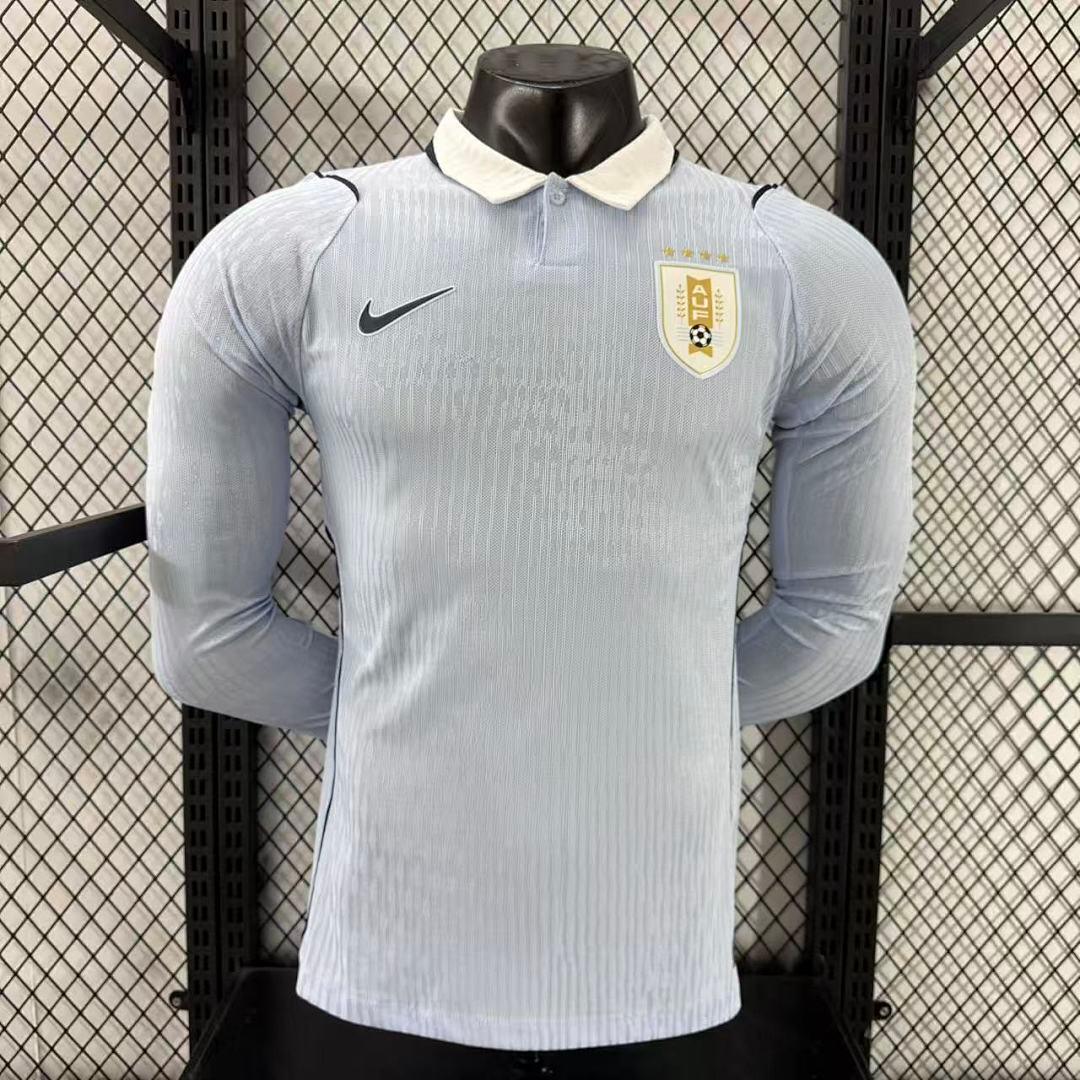 Maillot de football manches longues Uruguay Coupe du Monde 2026 Le 12-ème Maillot, design officiel et logo visible.