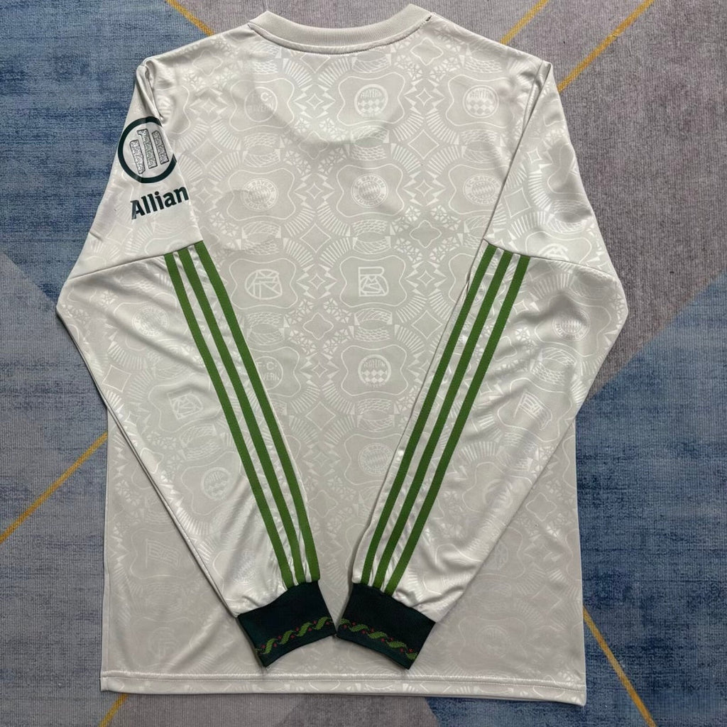 Maillot Bayern Munich Third manches longues Le 12-ème Maillot, jersey de football à manches longues avec logo et couleurs officielles.