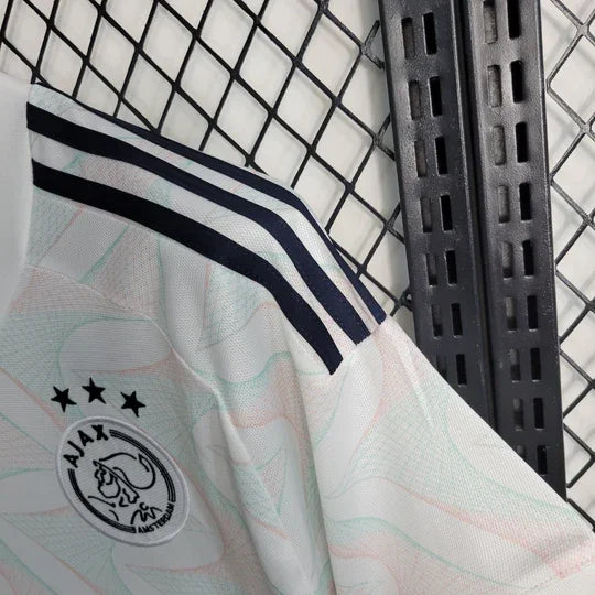 Maillot extérieur Ajax saison 2023-2024 Le 12 -ème Maillot, maillot de football avec logo Ajax et design extérieur.