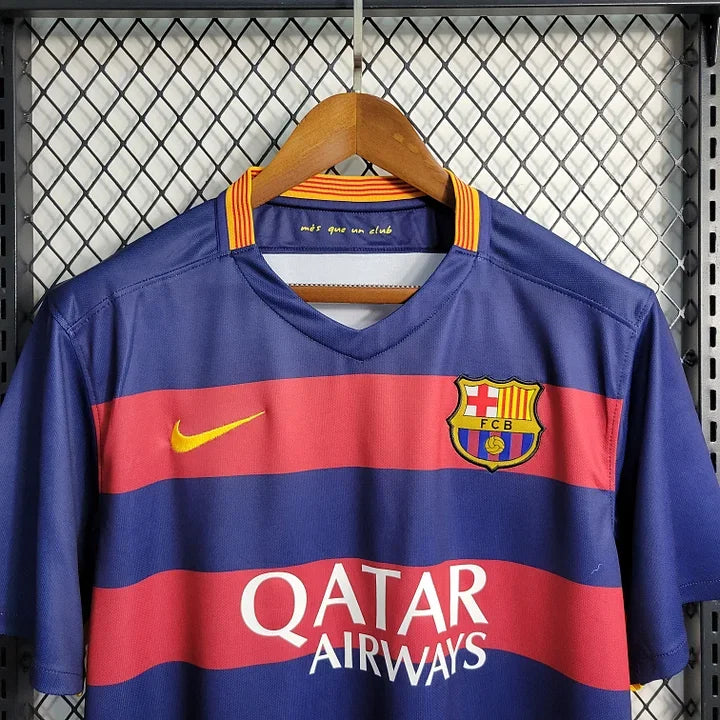 Maillot rétro FC Barcelone 2015-2016 Le 12-ème Maillot, maillot de football avec logo et couleurs blaugrana, vue de face