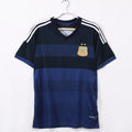 Maillot extérieur rétro de l'Argentine 2014, marque Le 12, avec les couleurs traditionnelles et le logo national visible.