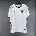Maillot domicile Angleterre 25/26 de Le 12 -ème Maillot, devant avec logo et écusson de l'équipe nationale.
